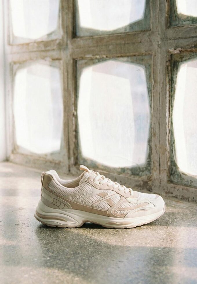 Sneaker mit Detail
