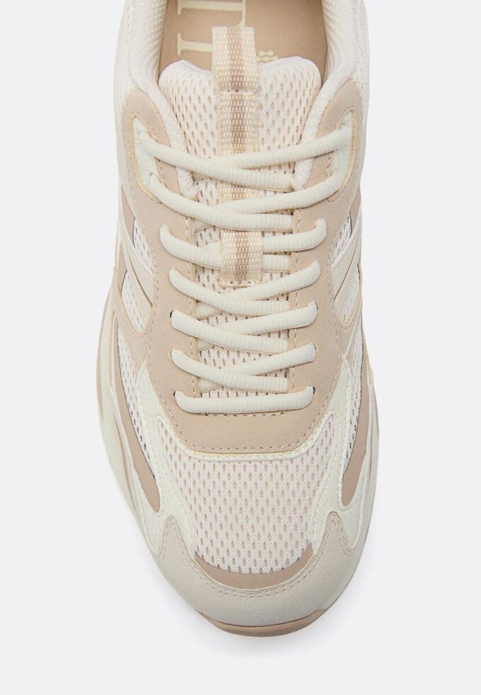 Sneaker mit Detail