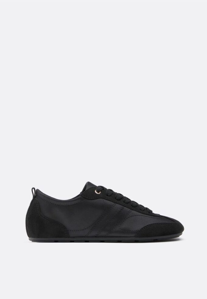 Sneaker mit feiner Satinsohle