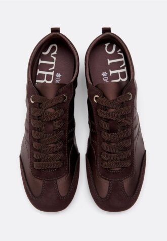 Sneaker mit feiner Satinsohle