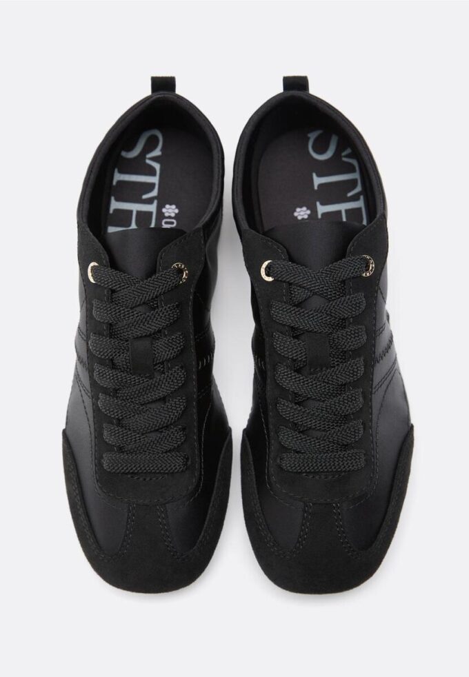 Sneaker mit feiner Satinsohle