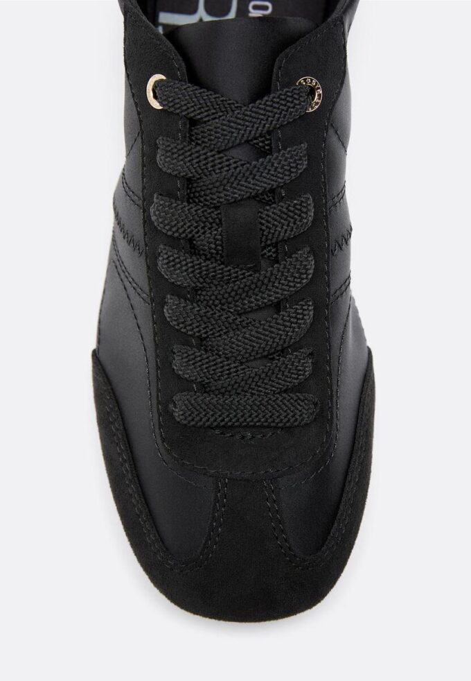 Sneaker mit feiner Satinsohle