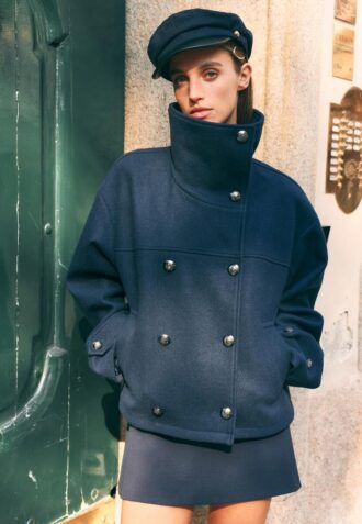 Soft Touch-Jacke mit Überkreuzverschluss und hohem Kragen