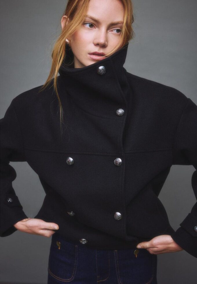 Soft Touch-Jacke mit Überkreuzverschluss und hohem Kragen Soft Touch-Jacke mit Überkreuzverschluss und hohem Kragen