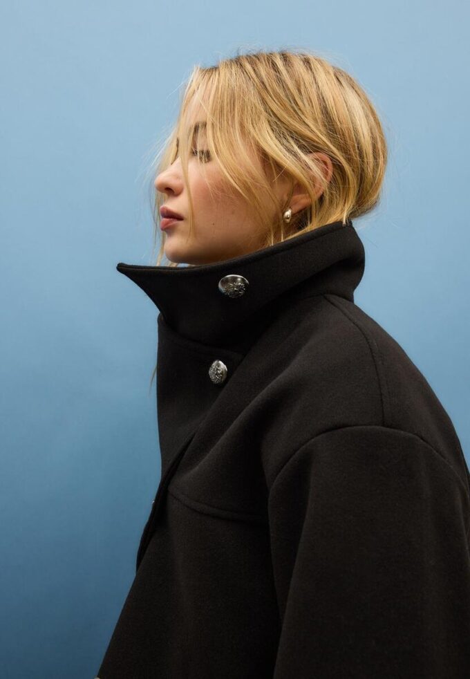 Soft Touch-Jacke mit Überkreuzverschluss und hohem Kragen Soft Touch-Jacke mit Überkreuzverschluss und hohem Kragen