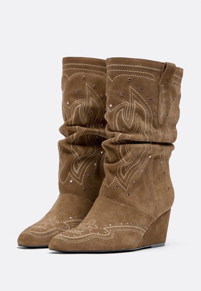 Stiefel mit Keilschuhen aus Leder Stiefel mit Keilschuhen aus Leder