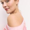 Strickpullover mit asymmetrischem, geripptem Saum Strickpullover mit asymmetrischem, geripptem Saum