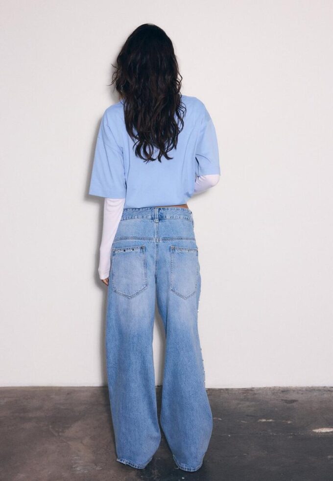 Super-Baggy-Jeans mit Sternen an den Seiten Super-Baggy-Jeans mit Sternen an den Seiten