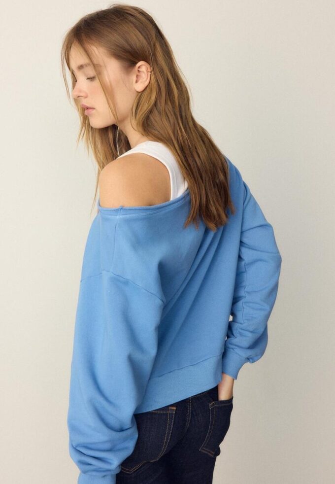 Sweatshirt mit U-Boot-Ausschnitt und Strassflügeln Sweatshirt mit U-Boot-Ausschnitt und Strassflügeln