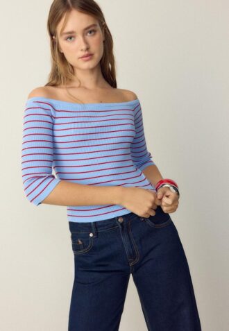 Taillierter gestreifter Strickpullover