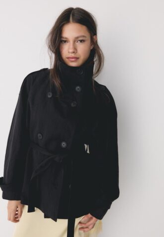 Trenchcoat mit hohem Kragen