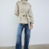 Trenchcoat mit hohem Kragen Trenchcoat mit hohem Kragen