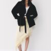 Trenchcoat mit hohem Kragen Trenchcoat mit hohem Kragen