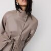 Trenchcoat mit hohem Kragen in Lederoptik Trenchcoat mit hohem Kragen in Lederoptik