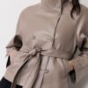 Trenchcoat mit hohem Kragen in Lederoptik Trenchcoat mit hohem Kragen in Lederoptik