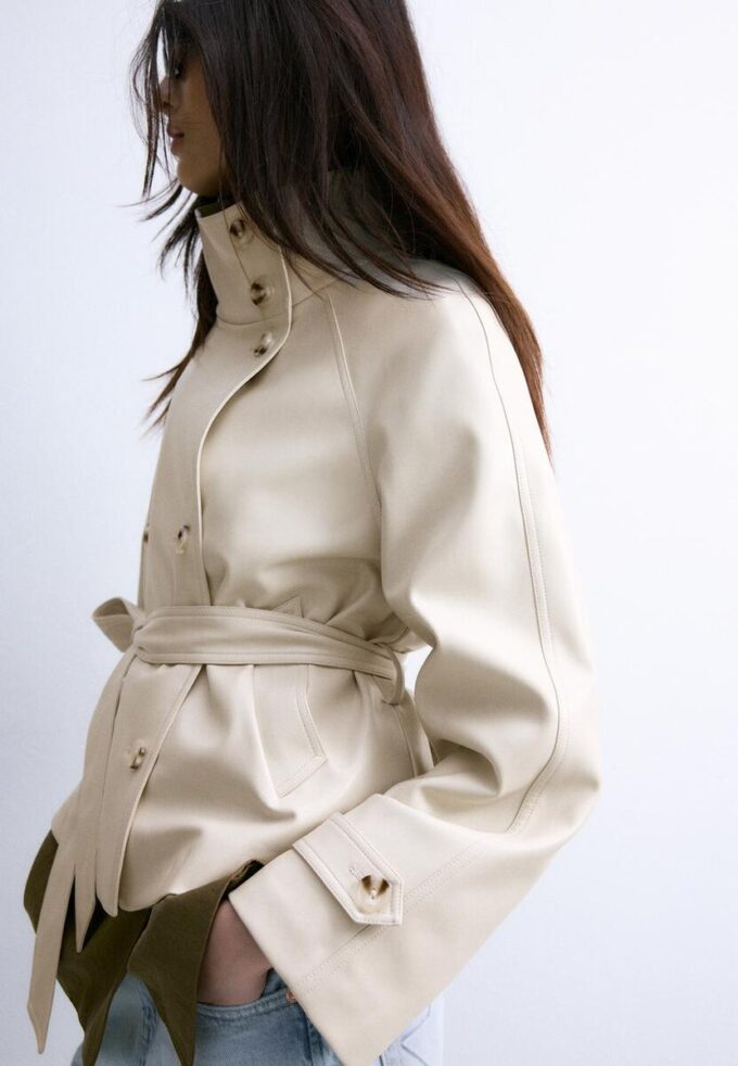 Trenchcoat mit hohem Kragen in Lederoptik Trenchcoat mit hohem Kragen in Lederoptik