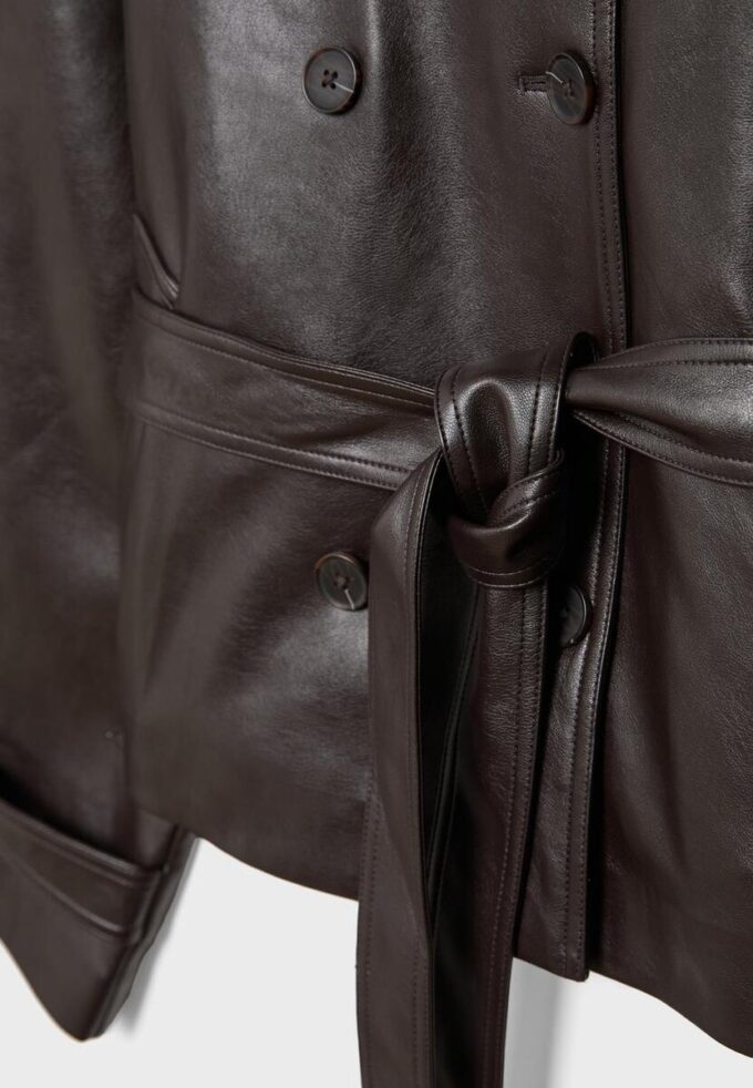 Trenchcoat mit hohem Kragen in Lederoptik Trenchcoat mit hohem Kragen in Lederoptik
