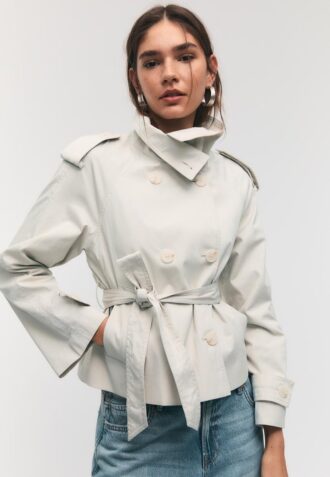 Trenchcoat mit hohem Kragen und Gürtel