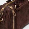 Umhängetasche mit Reißverschlussdetails