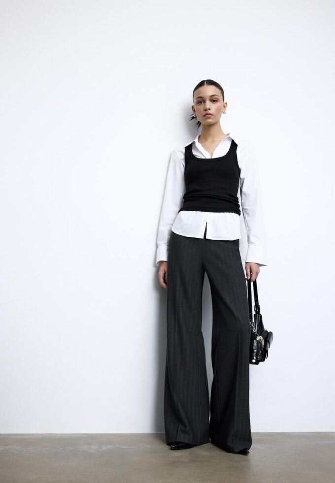 Weit geschnittene elegante Hose