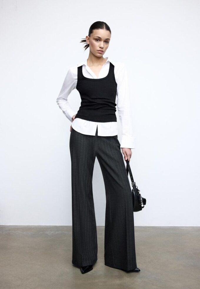 Weit geschnittene elegante Hose