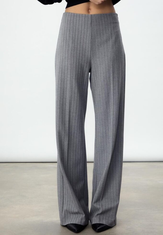 Weit geschnittene elegante Hose