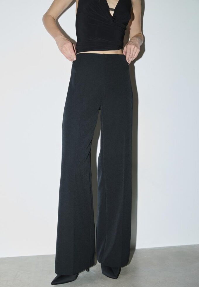 Weit geschnittene elegante Hose