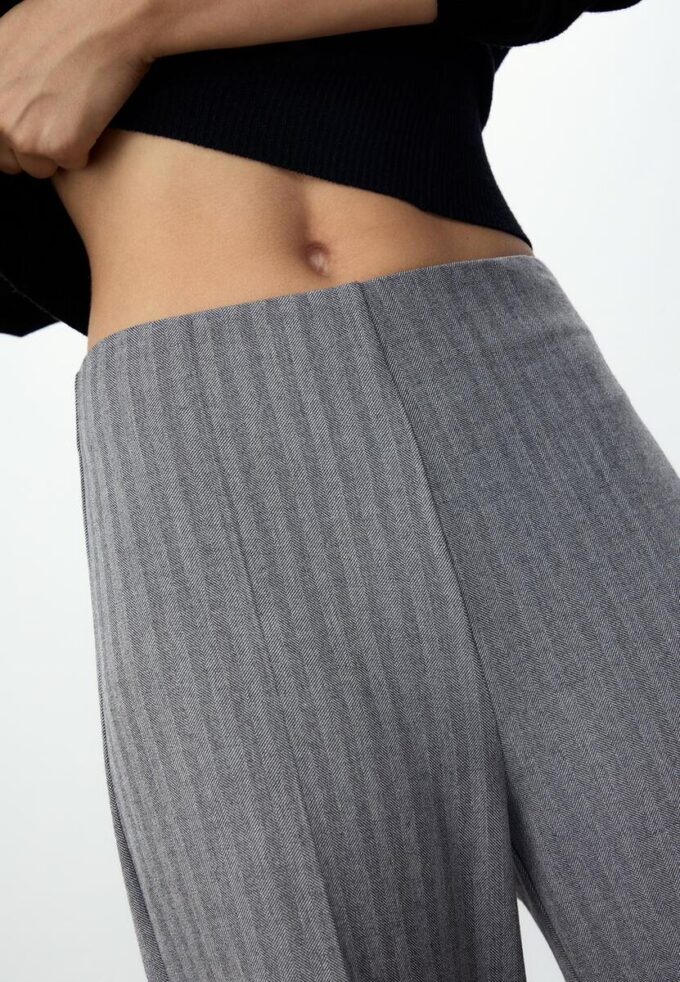 Weit geschnittene elegante Hose