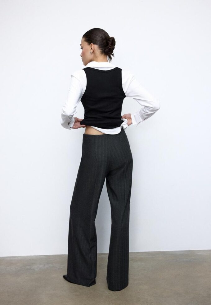 Weit geschnittene elegante Hose
