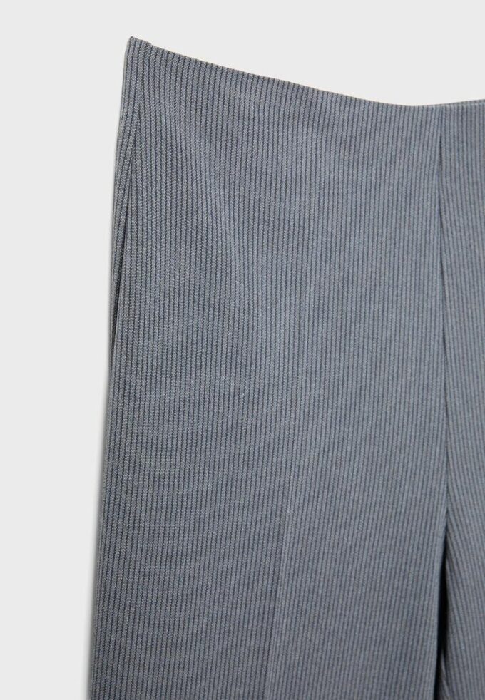 Weit geschnittene elegante Hose