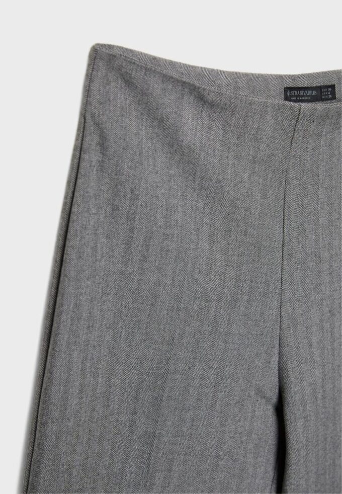 Weit geschnittene elegante Hose