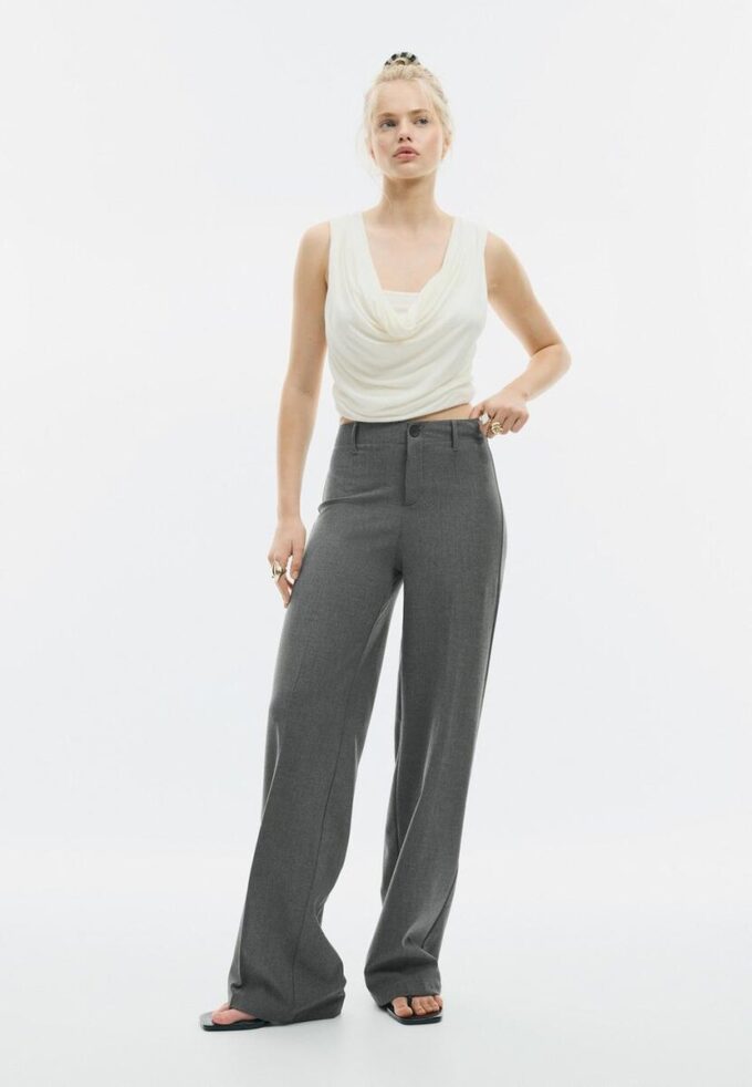 Weit geschnittene Hose
