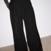 Weit geschnittene, taillierte Hose mit Abnähern Weit geschnittene, taillierte Hose mit Abnähern