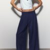 Weit geschnittene, taillierte Hose mit Abnähern Weit geschnittene, taillierte Hose mit Abnähern