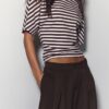 Weit geschnittene, taillierte Hose mit Abnähern Weit geschnittene, taillierte Hose mit Abnähern