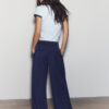 Weit geschnittene, taillierte Hose mit Abnähern Weit geschnittene, taillierte Hose mit Abnähern