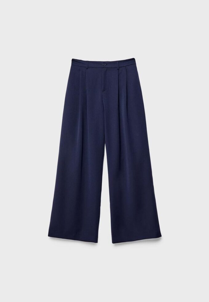 Weit geschnittene, taillierte Hose mit Abnähern Weit geschnittene, taillierte Hose mit Abnähern