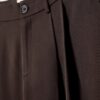Weit geschnittene, taillierte Hose mit Abnähern Weit geschnittene, taillierte Hose mit Abnähern