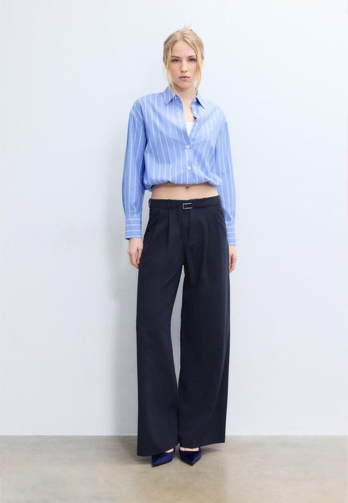 Wide Leg Hosen mit Schnallendetail Wide Leg Hosen mit Schnallendetail