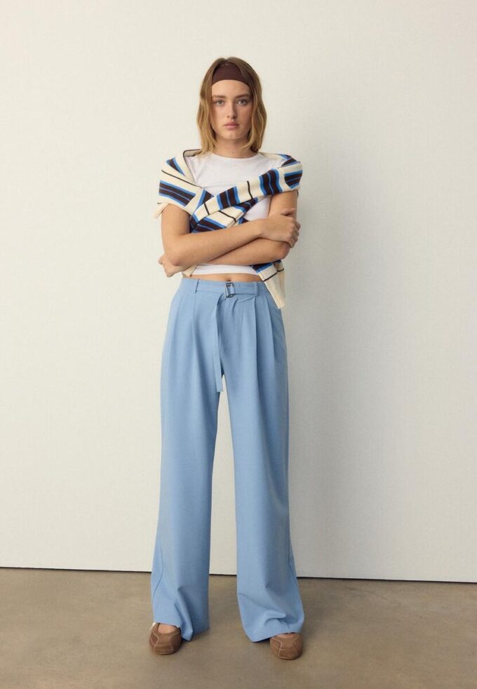 Wide Leg Hosen mit Schnallendetail Wide Leg Hosen mit Schnallendetail
