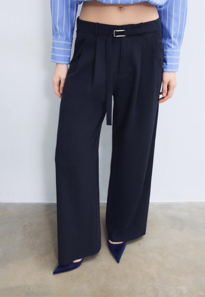 Wide Leg Hosen mit Schnallendetail Wide Leg Hosen mit Schnallendetail