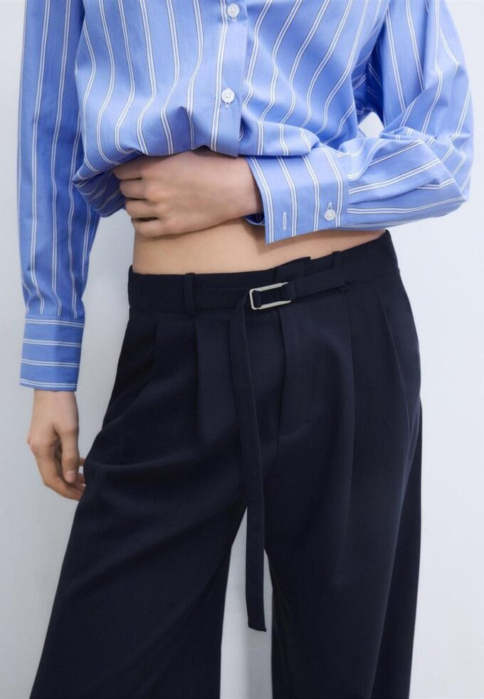 Wide Leg Hosen mit Schnallendetail Wide Leg Hosen mit Schnallendetail