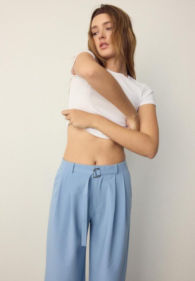 Wide Leg Hosen mit Schnallendetail Wide Leg Hosen mit Schnallendetail