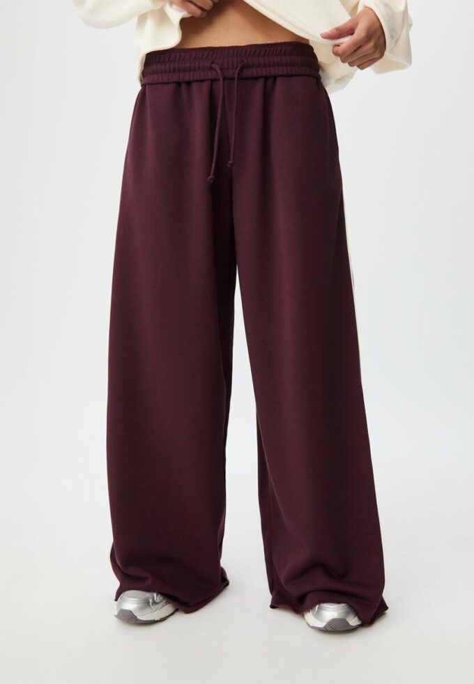 Wide Leg Plüschhose mit Zierdetails