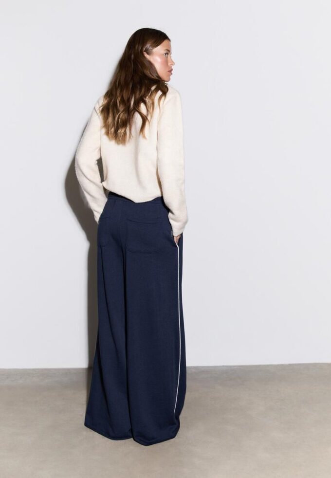Wide Leg Plüschhose mit Zierdetails Wide Leg Plüschhose mit Zierdetails